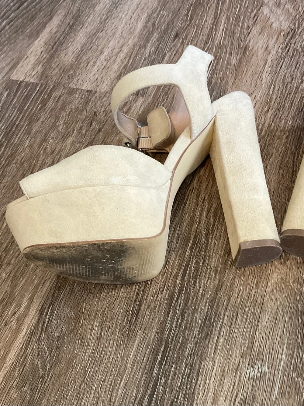 Steve Madden Neutral Beige Suede Platform Peep-Toe Sandals